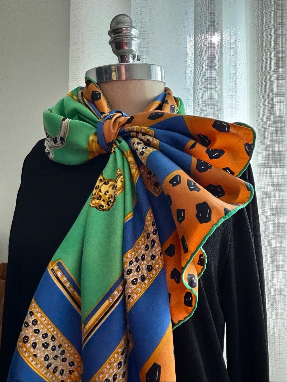 Cartier "Must de" Line Silk Scarf in Green, Blue & Orange, Vintage. Callouts. - Picture 4 of 11